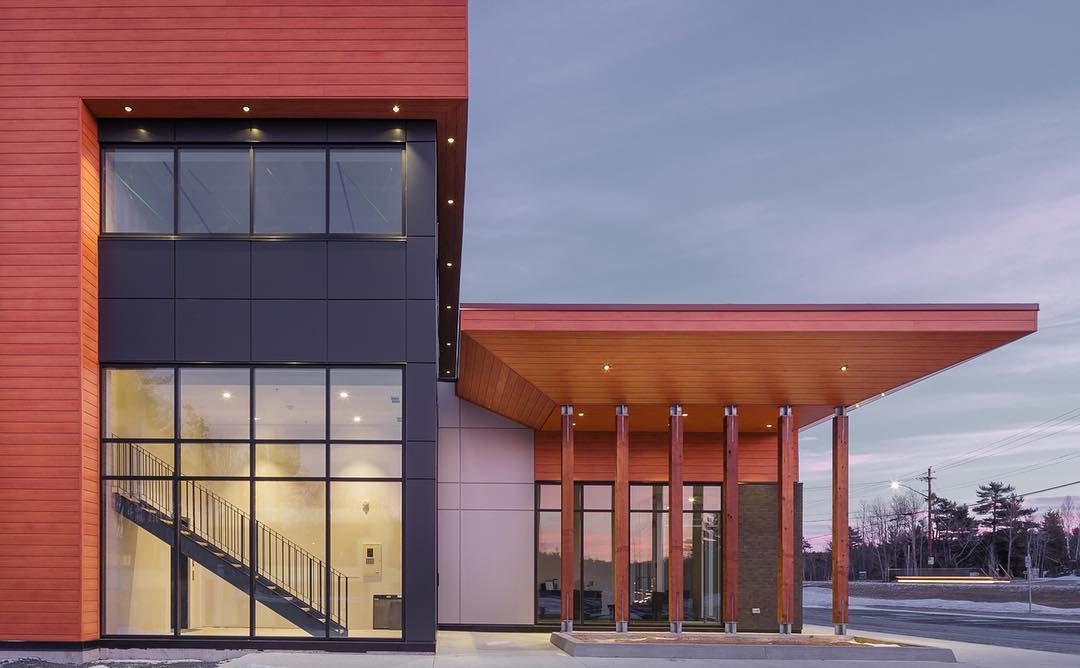 Knotwood cladding makes for a striking exterior, wouldn't you agree? If you are intrigued by this for your next project, give Karl a call, he'll be happy to answer your questions.  (Photo by Knotwood) #knotwoodcladding #exterior #knotwood #makeastatement