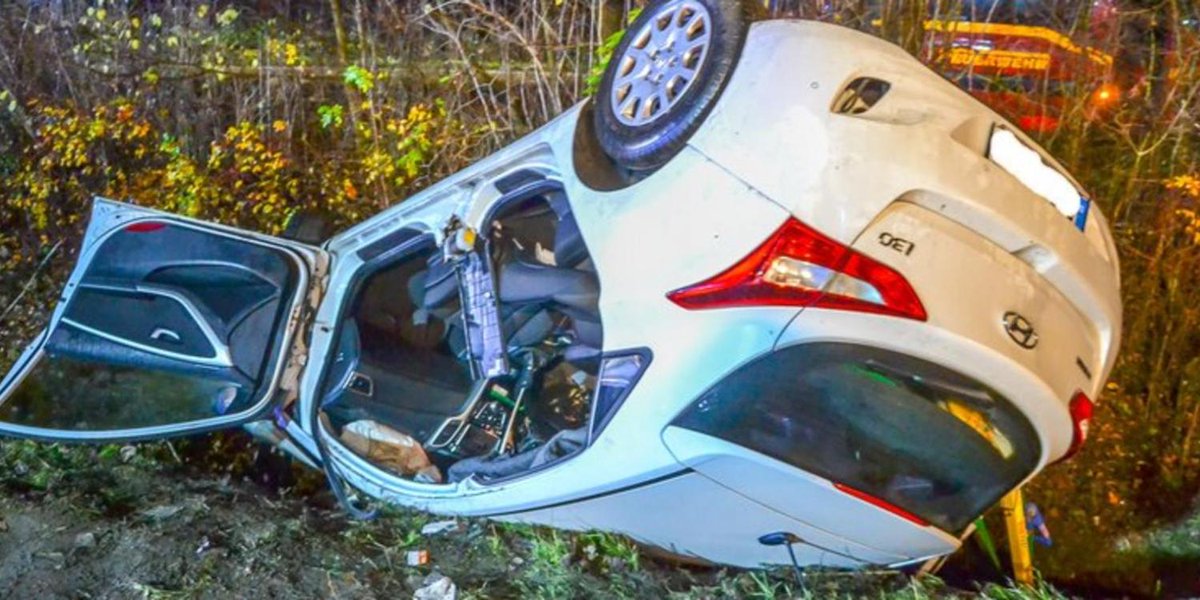 Auto überschlägt sich nach Unfall bei Flintbek: Zwei Menschen schwer verletzt  kn-online.de/Lokales/Rendsb… https://t.co/41Cw9d0Zr0