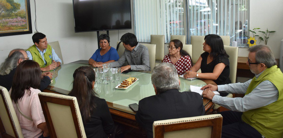 cn_castro's tweet photo. A dos años de asumir como alcalde, nos reunimos con la mesa de convergencia política-social de partidos de centro izquierda de #Renca para recibir las propuestas que surgen desde este espacio con el fin de continuar la construcción de una comuna que crece para tod@s ✊✊✊ https://t.co/LDbaDbzV6D