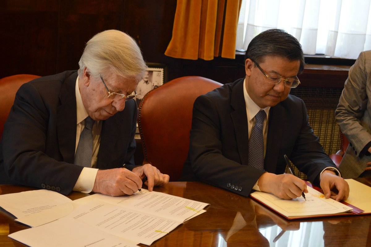 conceptouy's tweet photo. @AduanaURU y aduana de China firman Plan de Acción para Acuerdo de Reconocimiento Mutuo.  👉https://t.co/NvrXykiKAI https://t.co/nGtPvU0QMl