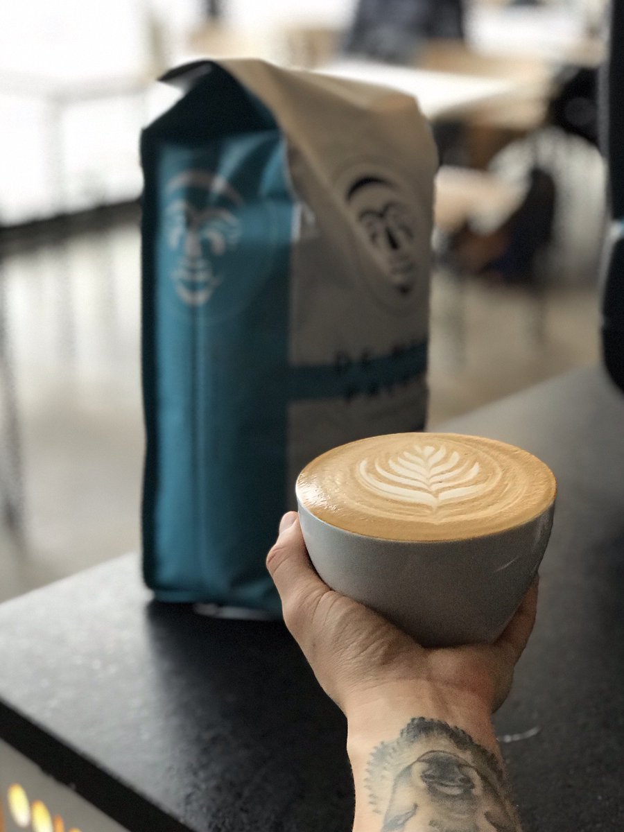 SATmontreal's tweet photo. Quoi de neuf en décembre au Café SAT ? Venez découvrir le torréfacteur du mois, De Mello, le nouveau fondant croquant aux pommes avec son espuma de yaourt grec, les muffins au cœur de lemon curd et les cartes @PaperoleMtl ! Joyeux décembre ! https://t.co/nQHy5BAZGX