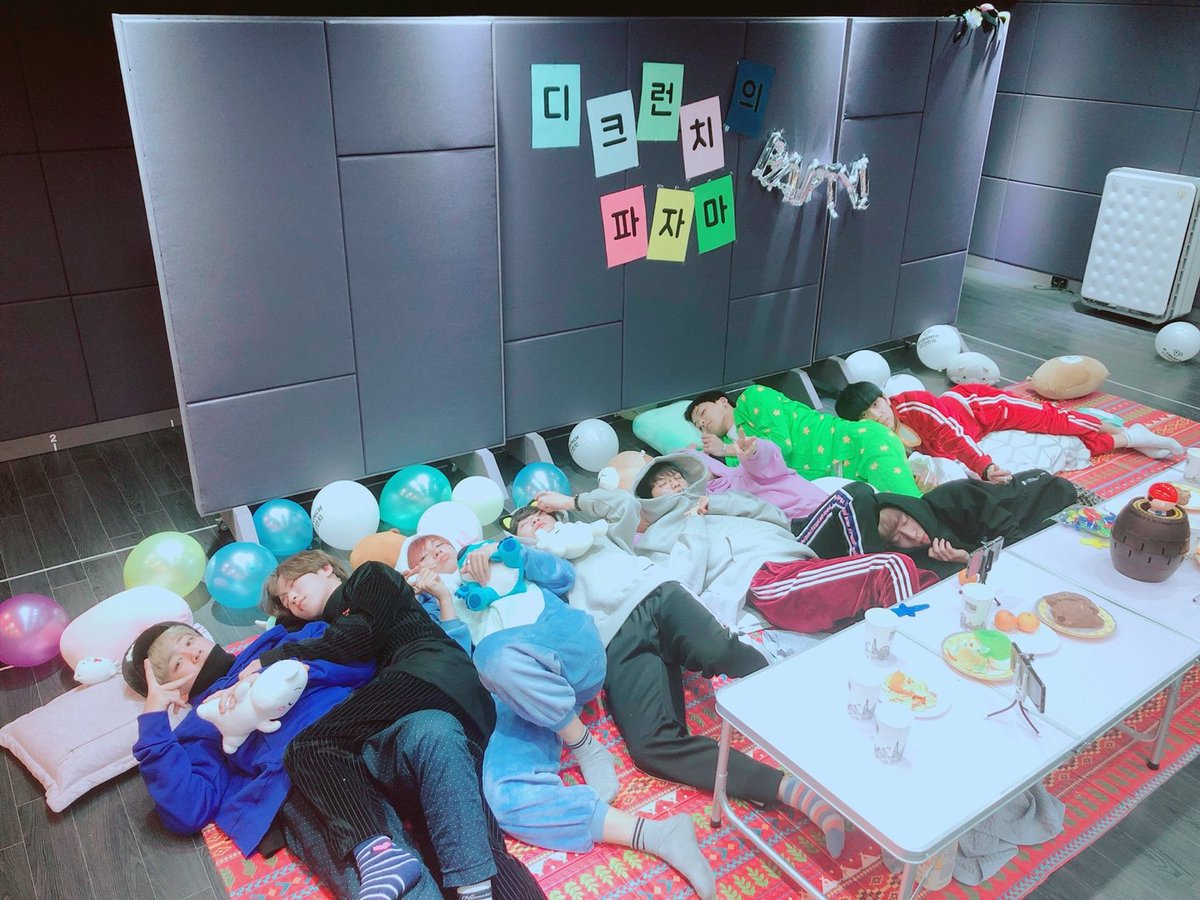 DiamondCrunchMX's tweet photo. [TRAD]06/12/18

FIESTA DE PAJAMA
D-Crunch Dreams Diana 🌙✨

#D_CRUNCH  #STEALER
#Hyunwook #Hyunoh #Hyunwoo #Hyunho
#Minhyuk  #PyJAMA_PARTY https://t.co/cfBVkjJdTa
