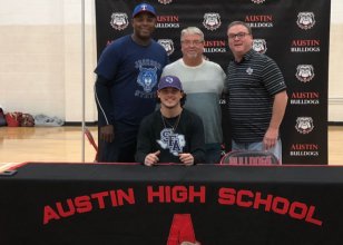 Porter Cox commits to SFA fortbendtexans.com/clubs/1999/ann…