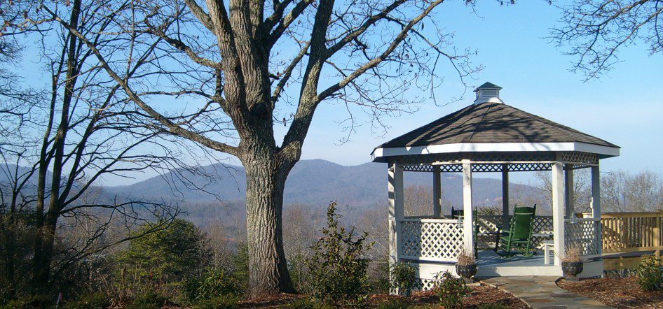 The mountains of Lake Chatuge are calling…Can you hear them? #golakechatuge #mountains #winter Plan your trip today: ow.ly/TXGS30mQq2U