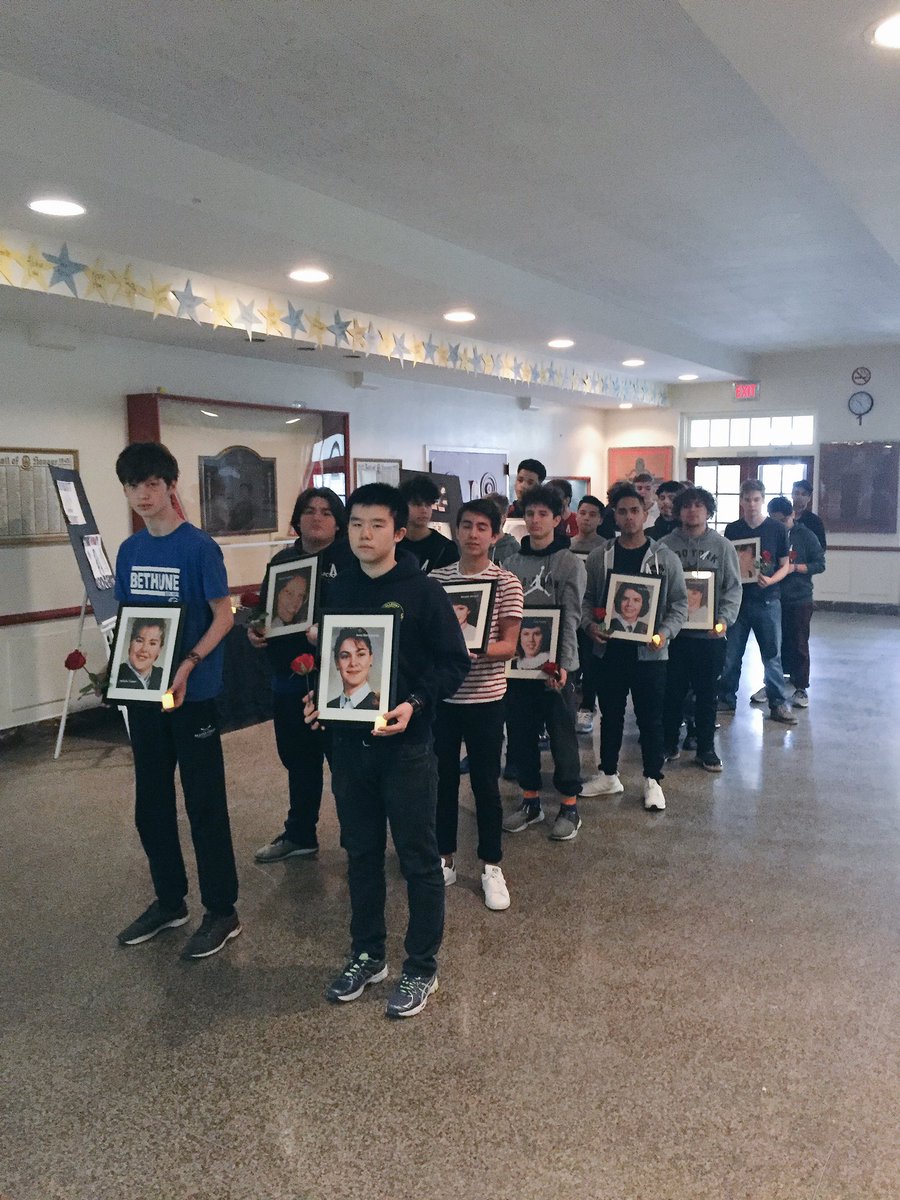 oscar_stam's tweet photo. Today is December 6th.  The students and staff at Bloor remember the lives of the women killed in the montreal massacre, and have a moment of silence to reflect on how we can continue to make changes to end violence towards women, indigenous and trans lives.  @tdsb #December6 https://t.co/iWcsOtvin5
