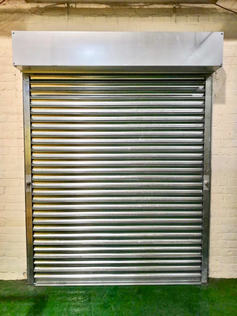 AESScotlandLtd's tweet image. AES (SCOTLAND) LTD installed a new manually operated roller shutter door, for a large company in Edinburgh. #IndustrialRollerShutter #ManualRollerShutter #PushupRollerShutter #GalvanisedRollerShutter #AesScotlandLtd