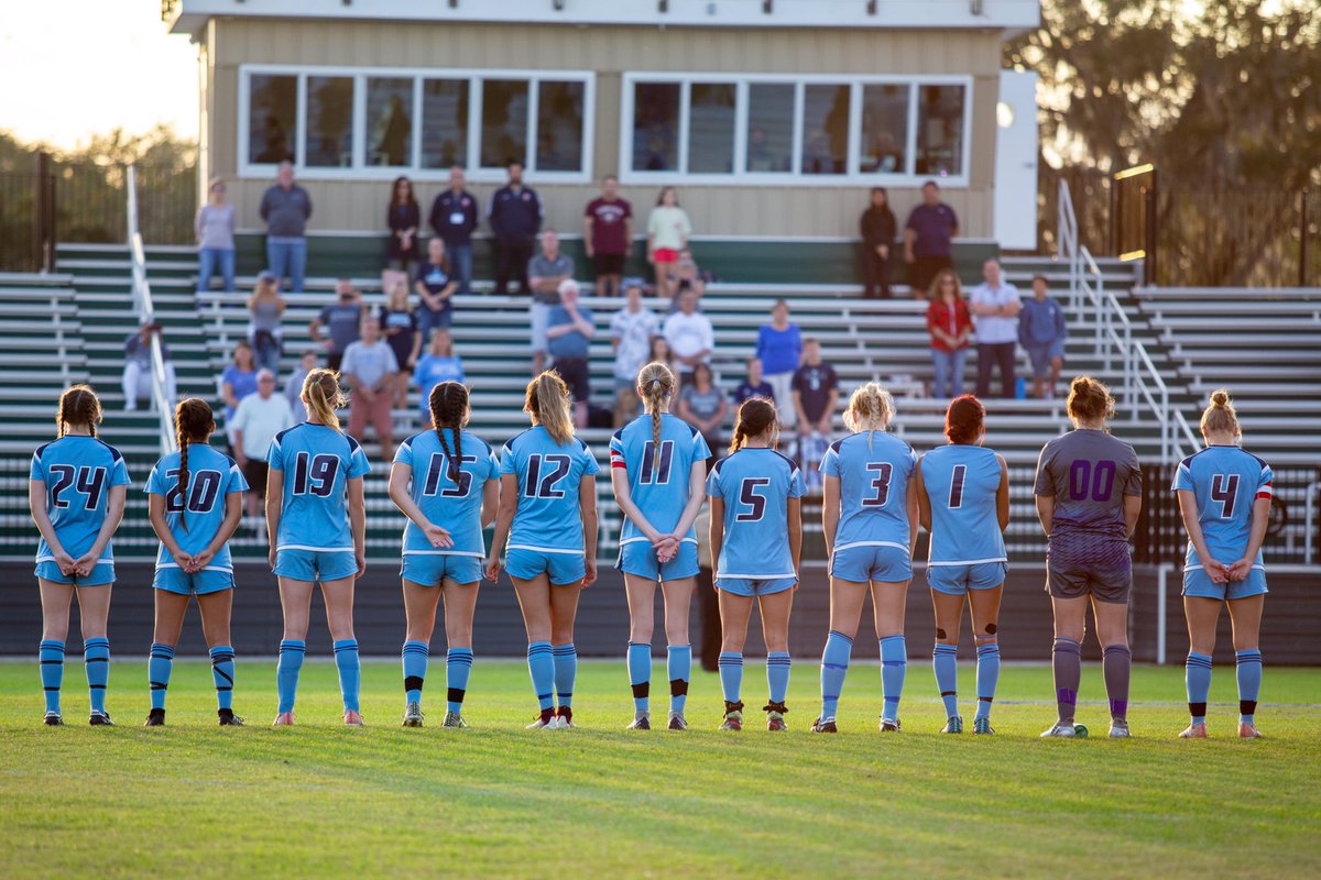 TrollsWSoccer's tweet photo. With a team this close, just one group picture isn’t enough. https://t.co/ixYyNx8KTV