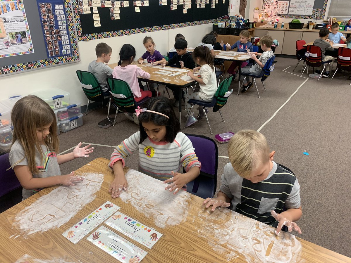 Miss Paris' Class tweet media