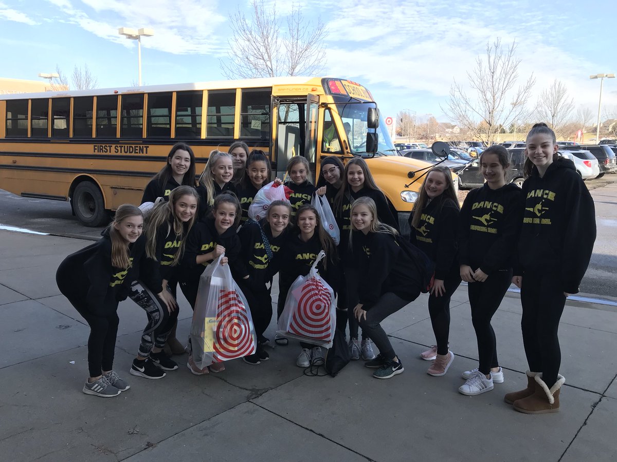 maestramanny's tweet photo. Proud of these girls who raised money mowing, dog-sitting, baby-sitting, shoveling, cooking meals &amp; even winning horse shows to donate so other local children could have a Merry Christmas! Love their 💕 for service! @CTMSBulldog #ctdtfamily #serviceisfun https://t.co/7HmO9awICp