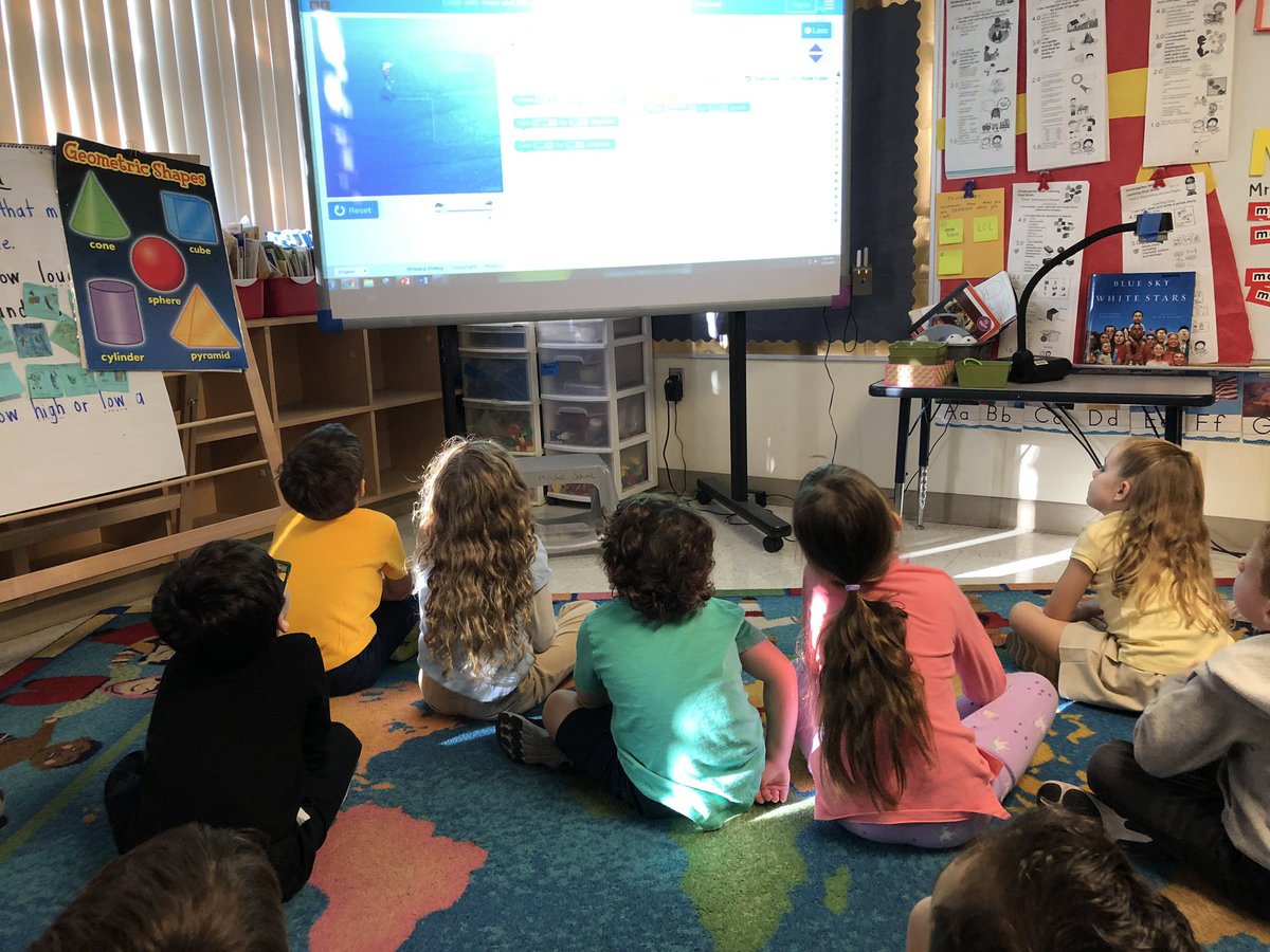 MrsValentinPBC's tweet image. The best part of coding is getting it wrong and watching the kids be persistent in solving the problem #HourOfCode #pbcsdCODE #GirlsWhoCode
