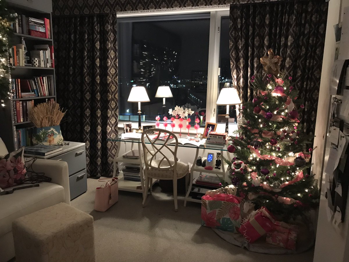 ElkusManfredi's tweet photo. A group of twelve Elkus Manfredi designers donated their time to decorate one of the houses for @CatholicCharitiesBos's 28th Annual Labouré Center Christmas House Tour, which took place this past weekend. #ElkusManfrediPeople #DeckTheHalls #GivingBack https://t.co/V9PPp1kP1l