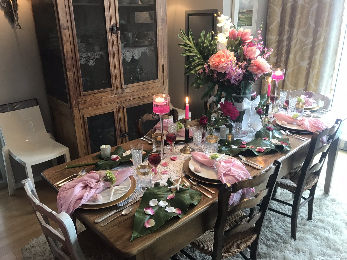 ElkusManfredi's tweet photo. A group of twelve Elkus Manfredi designers donated their time to decorate one of the houses for @CatholicCharitiesBos's 28th Annual Labouré Center Christmas House Tour, which took place this past weekend. #ElkusManfrediPeople #DeckTheHalls #GivingBack https://t.co/V9PPp1kP1l