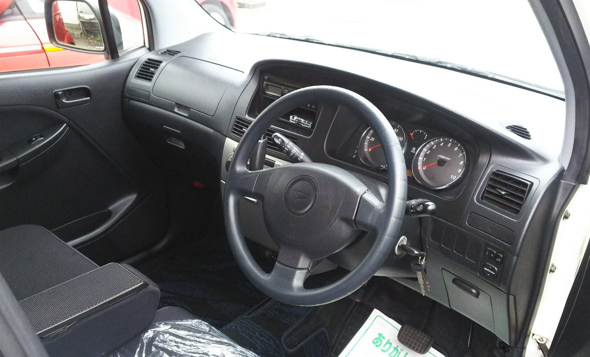 L150_move8632's tweet photo. ムーヴカスタムL150S前期買いました
色はパールホワイトです
走行7万287キロで20万でした
整備士してる親父と見に行ってかなり状態がよかったので即決の形で買いました https://t.co/JhroKNXYGe