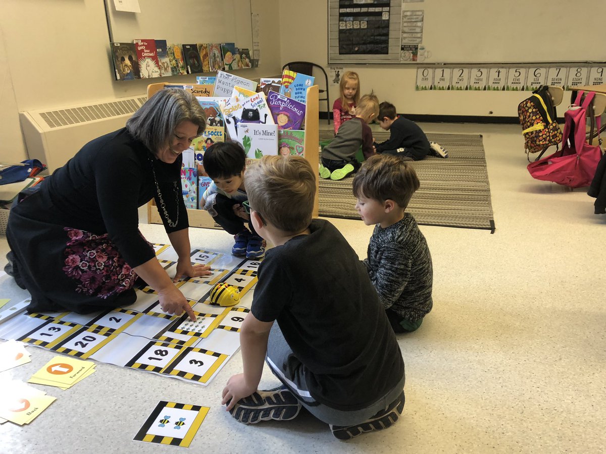 Sttheresa_rcsd's tweet image. Beebots coding in Grade 1 Guided Math. #hourofcode @RCSD_No81 @95teachStacey #codingmath