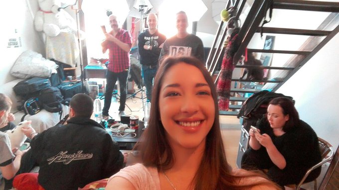 Que risas el 1er dia que nos conocimos grabando en la casa de los okupas. DEP Angie White https://t.<a href="/tag/backstage"class="tags"><span>#backstage</span></a><a href="/tag/behindthescenes"class="tags"><span>#behindthescenes</span></a><a href="/tag/dancer"class="tags"><span>#dancer</span></a><a href="/tag/polish"class="tags"><span>#polish</span></a><a href="/tag/polishmodel"class="tags"><span>#polishmodel</span></a>