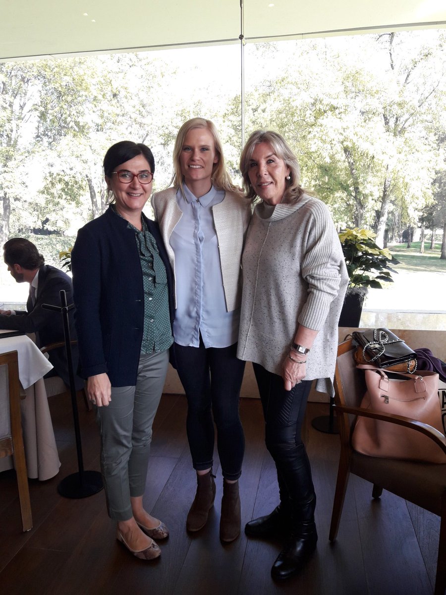 ZuccherinPiera's tweet photo. Me encantó poder conversar sobre #Voluntariado y #medición en #LAC con Jacqueline Butcher Investigadora Senior #Mexico que apoyó a la redacción del Informe sobre #Voluntariado en el Mundo #SWVR2018 @EvidenceUNV @UNV_ROLAC https://t.co/YgdRVjMRZX