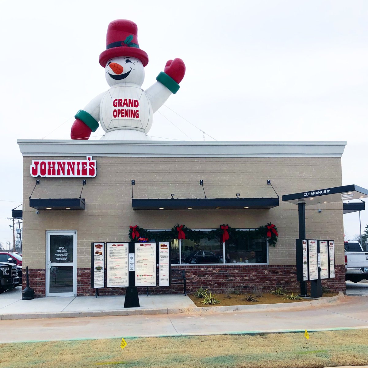johnniesok's tweet photo. We’re officially open for business in Midwest City today! Swing by for your favorite Johnnie’s burger at 6825 SE 29th St! #grandopening #johnniesburgers #johnniesok #eatlocalok #keepitlocalok #midwestcity #midwestcityok https://t.co/mnrkrGLdbS
