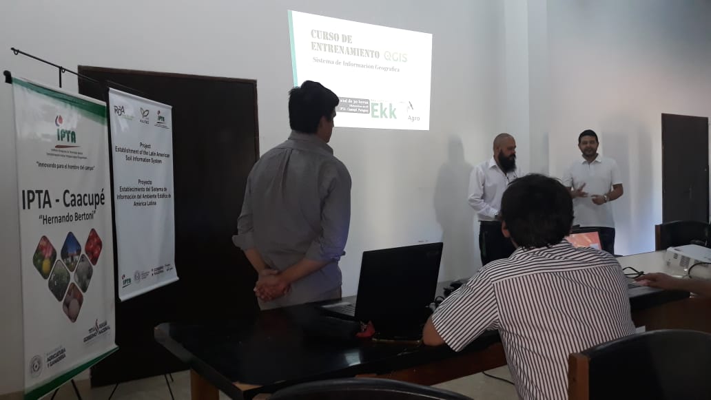 IPTA_Paraguay's tweet image. En el @IPTA_Paraguay se realizó el curso de Entrenamiento QGIS. Sistema de Información Geográfica. Para Técnicos del Proyecto IPTA -KoLFACI "Información Edáfica"