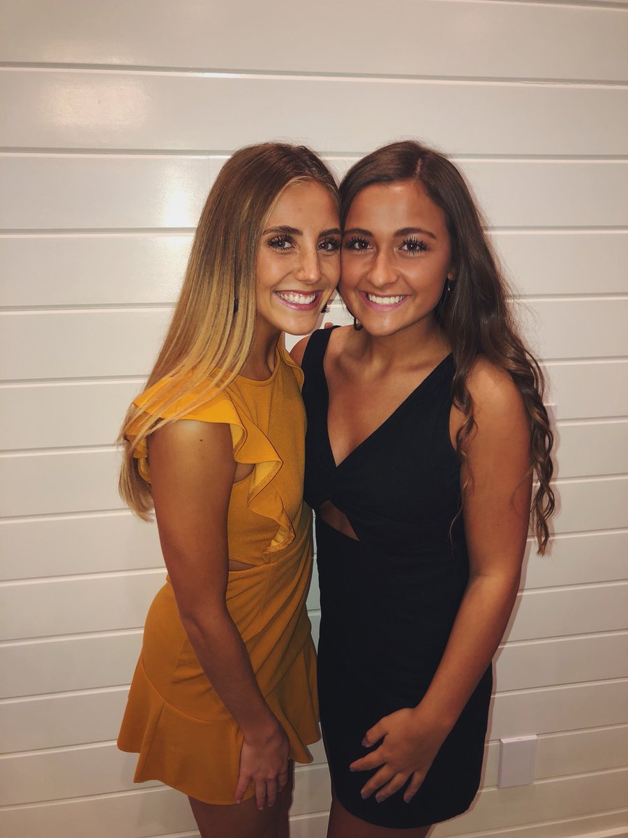 HannahHunt199's tweet photo. happy birthday pretty @megrridout hope u have a great day! love you❤️ https://t.co/YZ45lUFOJD