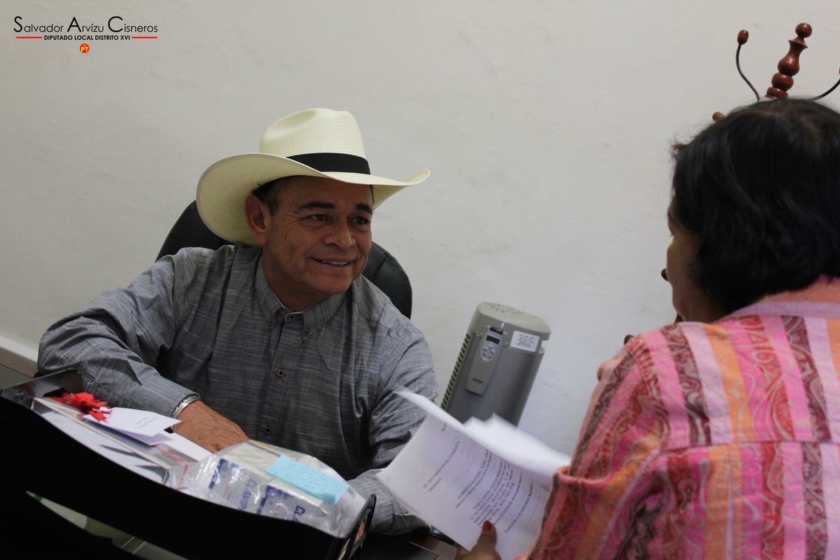 ArvizuCisneros's tweet photo. ¡Excelente jueves para ustedes!
Continúo escuchando y atendiendo a los morelianos de mi Distrito, trabajaré de la mano con ellos para resolver sus inquietudes y juntos transformar Michoacán y nuestra bella Morelia. #TransformandoMichoacán #SomosDistritoXVI #ElPTEstáDeTuLado https://t.co/QE40SmK2O0