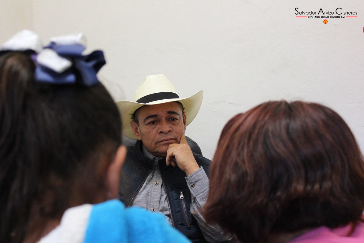 ArvizuCisneros's tweet photo. ¡Excelente jueves para ustedes!
Continúo escuchando y atendiendo a los morelianos de mi Distrito, trabajaré de la mano con ellos para resolver sus inquietudes y juntos transformar Michoacán y nuestra bella Morelia. #TransformandoMichoacán #SomosDistritoXVI #ElPTEstáDeTuLado https://t.co/QE40SmK2O0