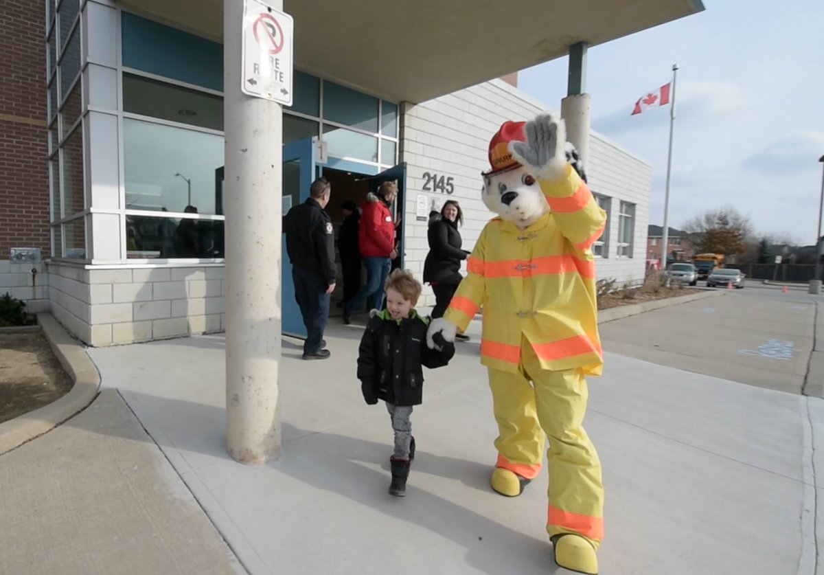 ACollinsPhoto's tweet image. .@OakvilleFire crews made a surprise visit at Captain R Wilson Public School to see Dylan and his class this morning. Dylan is quite possibly Oakville Fire's biggest fan, attending all of their public education events. Safe travels to the Kidd family from your Oakville family