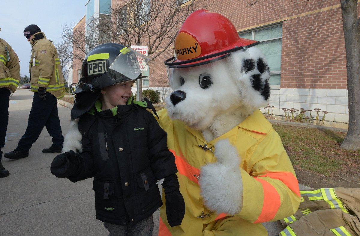 ACollinsPhoto's tweet image. .@OakvilleFire crews made a surprise visit at Captain R Wilson Public School to see Dylan and his class this morning. Dylan is quite possibly Oakville Fire's biggest fan, attending all of their public education events. Safe travels to the Kidd family from your Oakville family