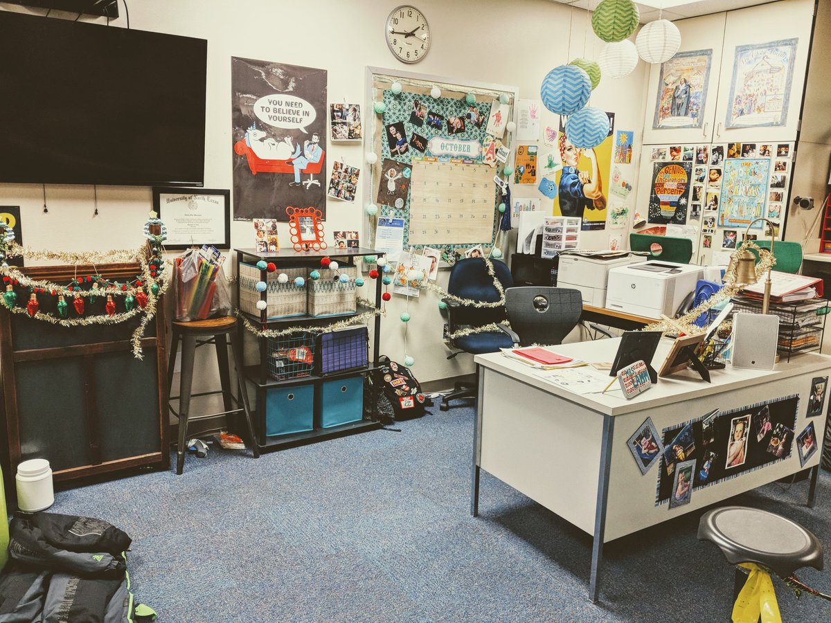 emilymlamm's tweet photo. Apparently Frank met with an unfortunate demise sometime during the night... 
But my desk area looks AH-MAZING! @FSMSCubs @schabenscience1 https://t.co/F4MG9htOF1