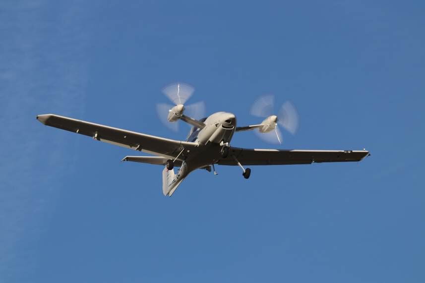 Frank_E_Anton's tweet photo. “#HybridElectricPropulsion will lead to better efficiency, lower fuel consumption and a lower noise footprint”, said @DiamondAirInd Marteen Frijling about our joint #DistributedElectricPropulsion project today. #eAircraft #WeFlyDiamondAircraft #Siemens https://t.co/NEYqQITBnN