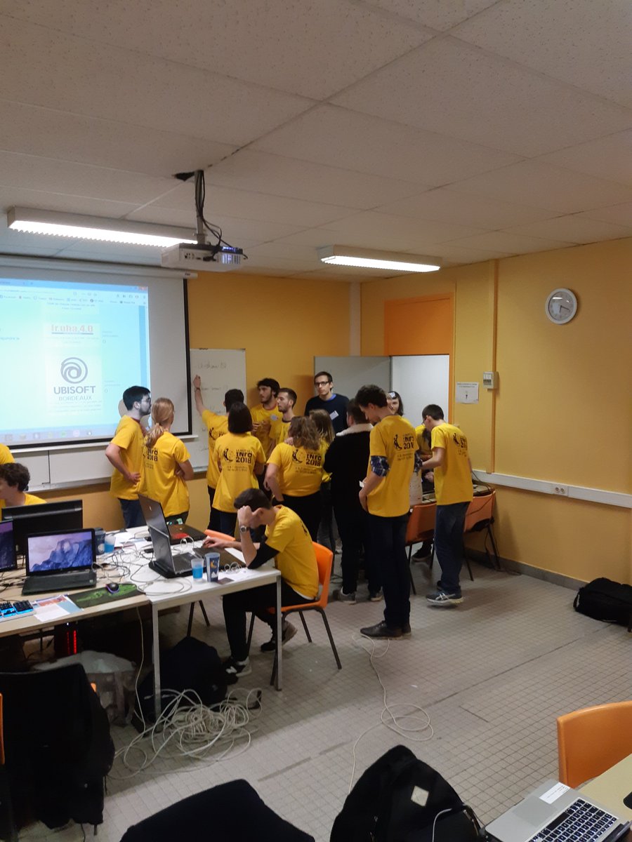 NotAnotherName1's tweet photo. Choix des défis en équipe #NuitInfo #NotAnotherName https://t.co/dSpfxSMFFv