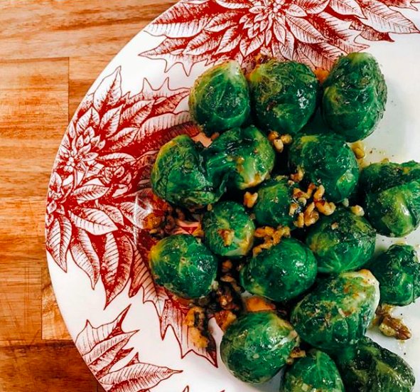 WalkingMatters's tweet photo. What will you serve on yours? π
@CaskataHome we love the green and red combo in this pretty shot from @martinalamode! #wevegotyourplates (and good looking platters too!)
#TabletopMatters
#holidaysarecoming #holidayhosting #holidayhome #tablesetting #caskatatableware #gift https://t.co/AIVsaF5h90