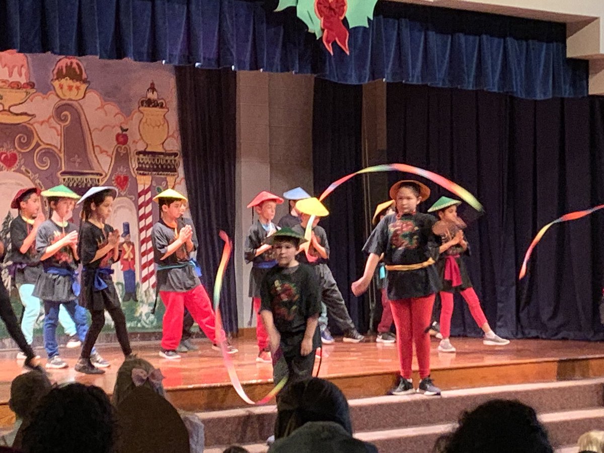 BiehlesLabs's tweet photo. #packmembers are helping out backstage with @Patton_Pioneers 30th Anniversary performance of #theNutcracker @motomom312 @PTA_Patton @OrensteinClass @BushsPotatoes @KelleysCampers @Massad_Class @PattonSpAreas https://t.co/sqPxv961Qs