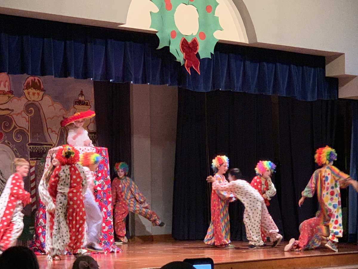 BiehlesLabs's tweet photo. #packmembers are helping out backstage with @Patton_Pioneers 30th Anniversary performance of #theNutcracker @motomom312 @PTA_Patton @OrensteinClass @BushsPotatoes @KelleysCampers @Massad_Class @PattonSpAreas https://t.co/sqPxv961Qs