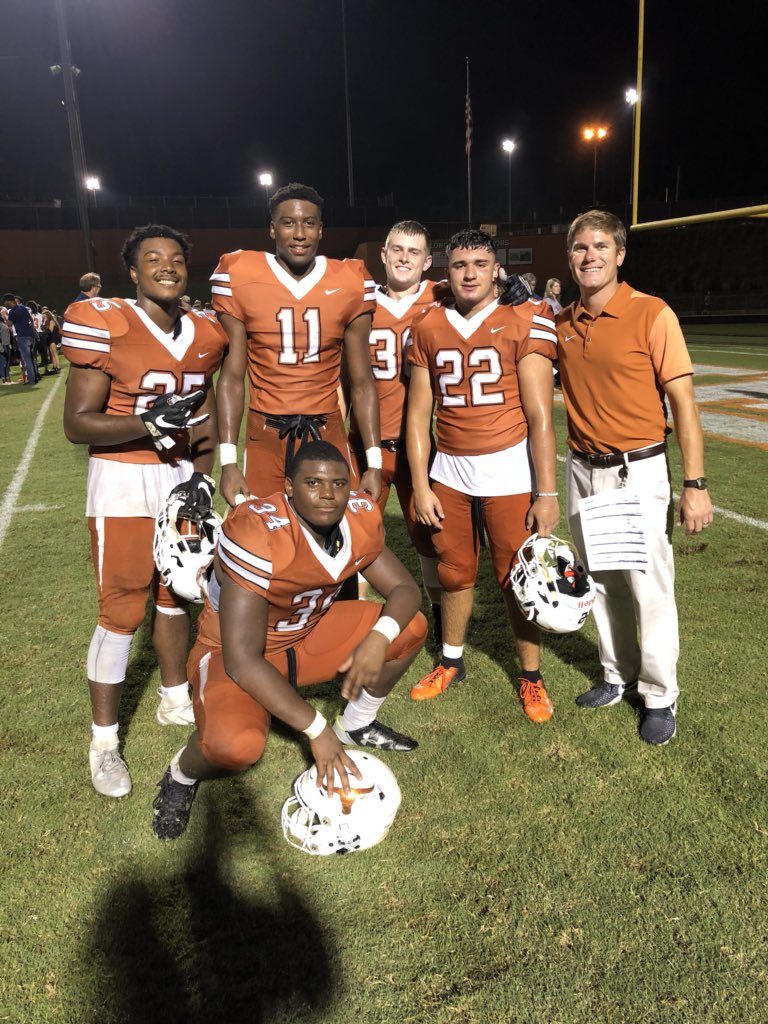 CWilliams_Coach's tweet photo. Very proud of our outside linebackers this year! These guys accomplished a lot on the field, but Iβm even more proud of their character, leadership, and academics. Bright future ahead! #Purpose18 https://t.co/b15Pt2AyZe