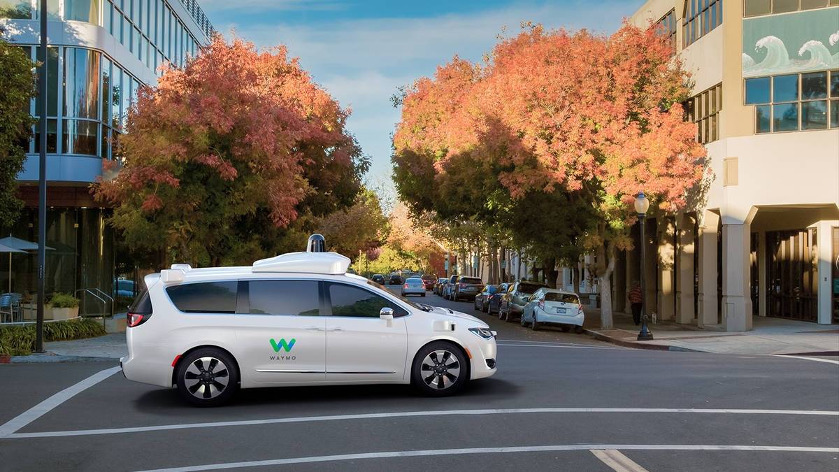 Waymo launches its commercial self-driving service in Phoeoix bit.ly/2RERFS2 https://t.co/gNwyhOSwvm