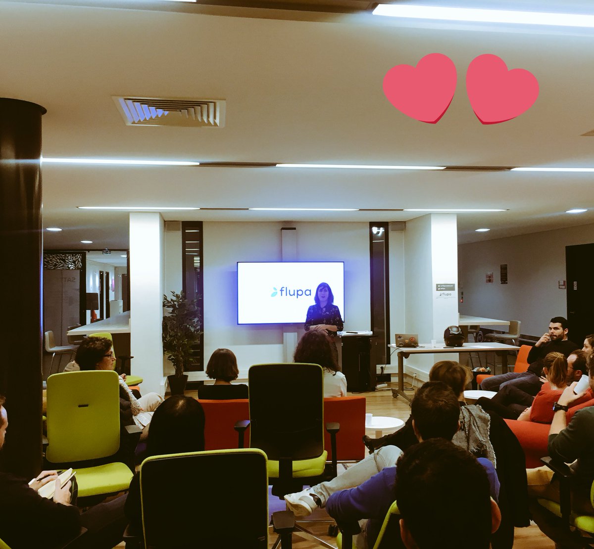 valeriane_d's tweet photo. Démarrage de la table ronde #designSystem @flupa merci au @BUNice_Sophia de nous accueillir ❤️ @fleurettwiller @Maxime_Frere https://t.co/Knm3ob003O