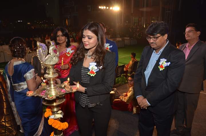 ALKAARYA16's tweet photo. At Indrapuram Public School as a #ChiefGuest for #AnnualFunction Special thanks to Hon'ble Principal Renu Sharma , Rajshree Paul &amp; Bindiya Mam.

#mrsuniverse #chiefguest #supermodel #fashioniata #indrapurampublicschool #annualfunction #celebrity https://t.co/wXwGq6lz2Q