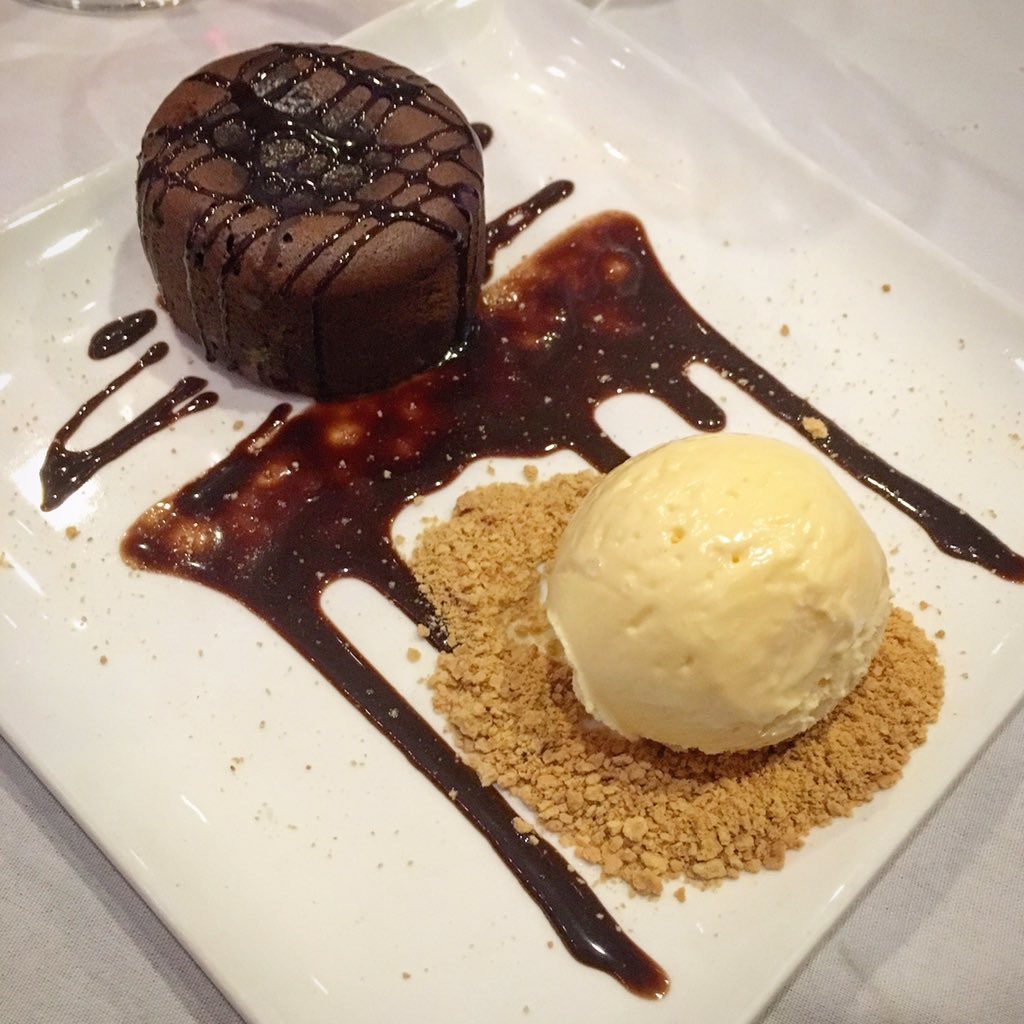 A little fire and ice for dessert: chocolate lava cake à la mode. 🌋 ❄️ demeterssteakhouse.com/menu/dessert-m…