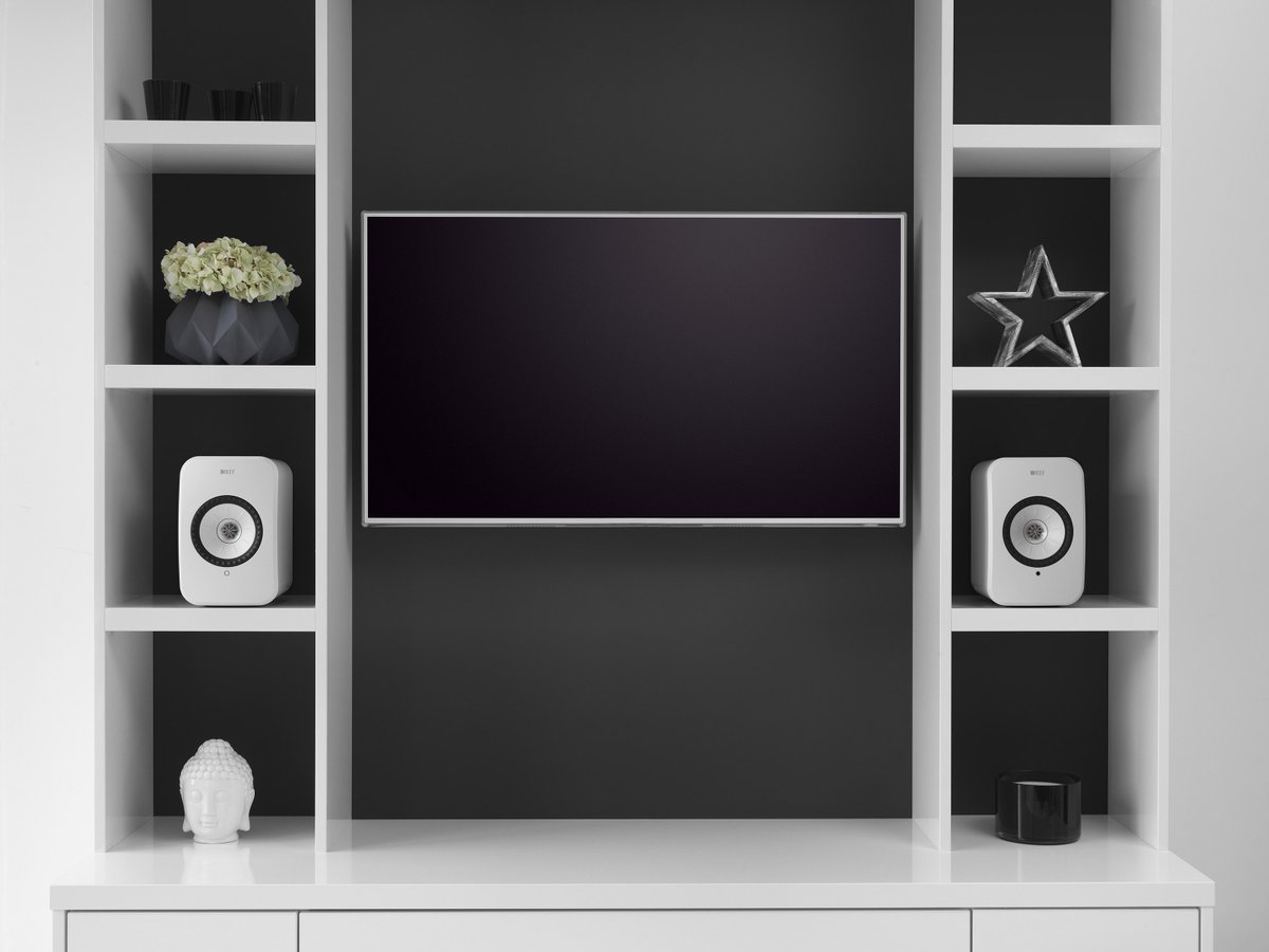 KEFAudio's tweet photo. Make this year a Christmas to remember 🎁
Check out the @stuff Christmas Gift Guide 2018 for some inspiration for music lovers 
#KEFLSX #RediscoverStereo #GetConnected 
https://t.co/cZye1yMfyt https://t.co/UL2eodG1j2