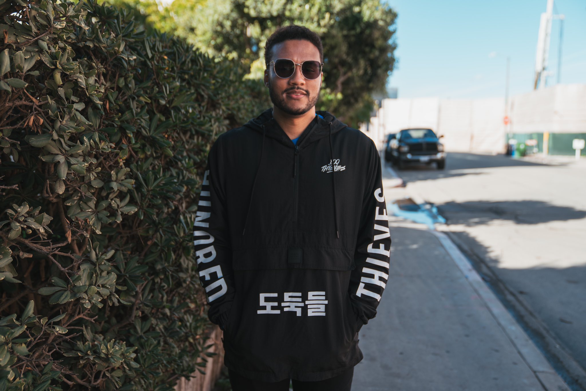 100 thieves original windbreaker