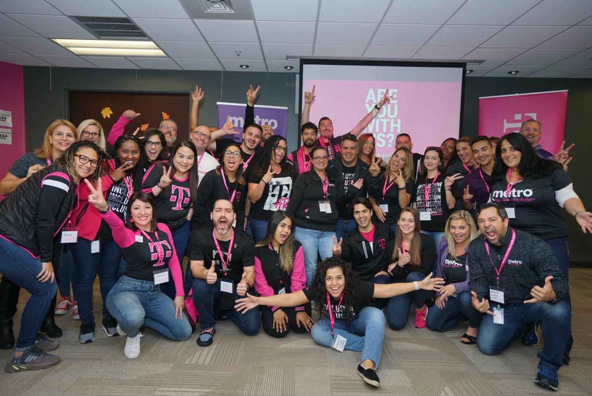 DestinyDuarte7's tweet image. Today at our D&amp;amp;I #MultiGen mentoring event! 💗
Was able to connect with people from all generations to receive and offer words of encouragement 😊 #lovewhatyoudo #areyouwithus