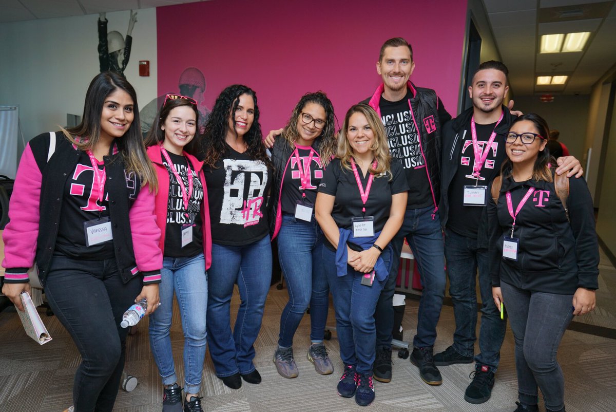 DestinyDuarte7's tweet image. Today at our D&amp;amp;I #MultiGen mentoring event! 💗
Was able to connect with people from all generations to receive and offer words of encouragement 😊 #lovewhatyoudo #areyouwithus