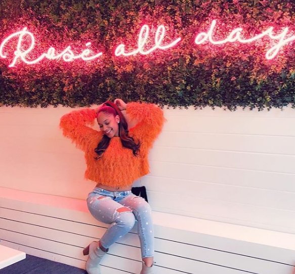 We've got those good vibes 😀🥂 
- 
- 
- 
- 
#chicago #thehamptonsocial #roseallday #goodvibes #thursday #wine #happyhour #chifoodie #312foodie #seafood #escape #travel #destination #instagram #instalove #cocktails