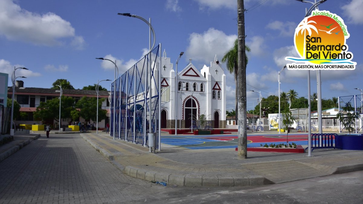 lopezelberluis's tweet photo. ¡Lo estamos logrando! 🎊
Un espacio más para la integración de los #Sanbernardinos 👨‍👩‍👦‍👦
Contagiados de alegría compartimos con ustedes la transformación del PARQUE SAN FRANCISCO, adecuado desde la Administración gracias a la gestión ante @Coldeportes. ⚽️ 

https://t.co/rqG4LqWMxd https://t.co/R9QZeKYUkz