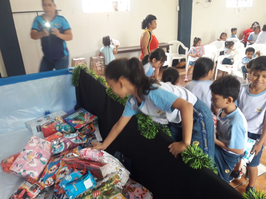 prete_edwin's tweet photo. Los alumnos del Colegio Adventista Bagua comprometidos con el evento "Más Amor en Navidad" #UPN #MPN #ASEANORTE
#PodemosHacer+ https://t.co/NrlMZ1yAq9