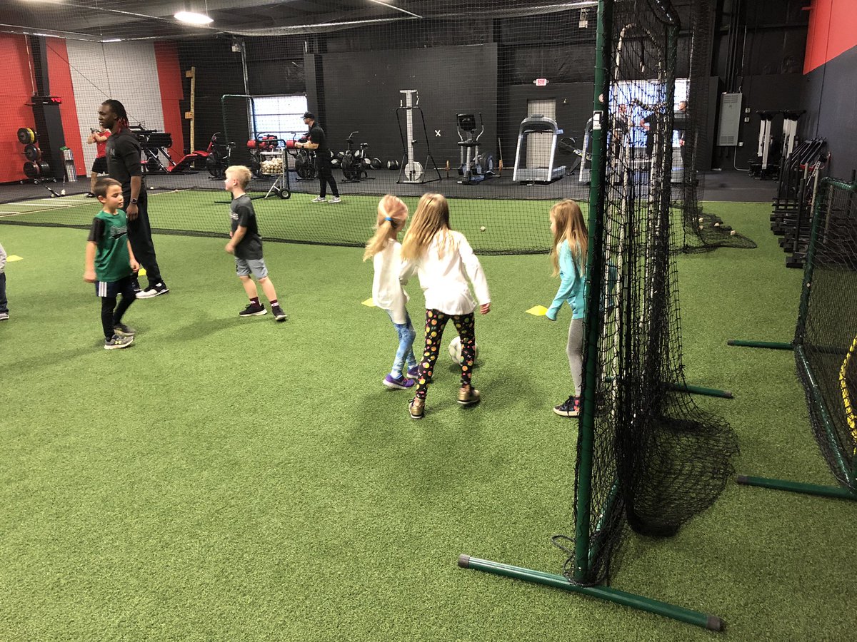 OUES2ndGrade's tweet photo. Thank you @DrivenElite for the awesome party! These dragons loved it! https://t.co/s0cwv7sRmq
