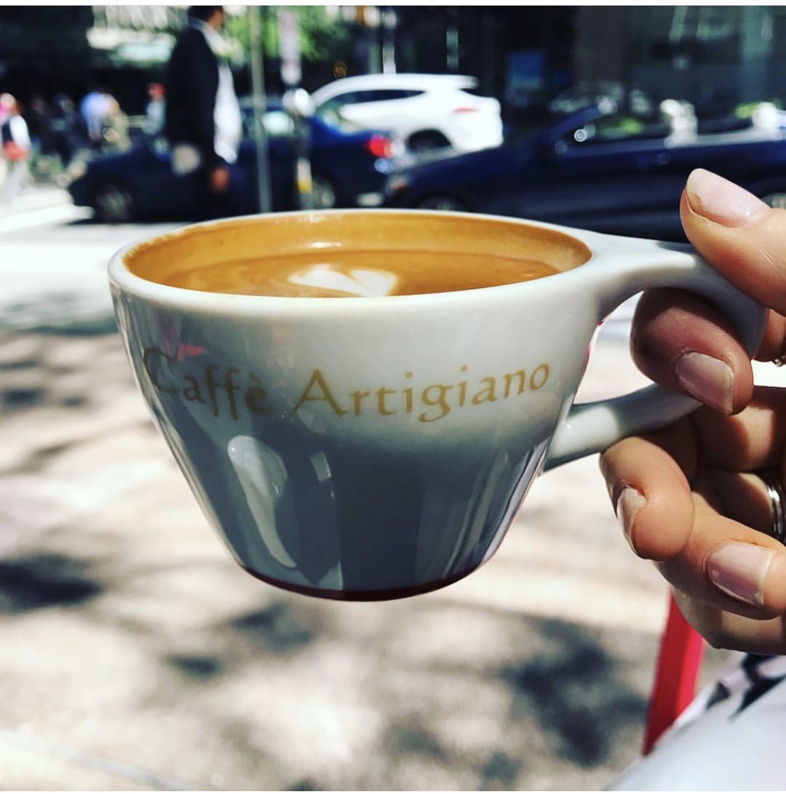 CaffeArtigiano's tweet photo. Cheers to sunny, crisp winter days 😎 and to our festive Holiday Roast blend to warm you up and keep you going ☕️
📸 credit to @coffeebeanbaby (IG)
#HolidayCheer #Roast #VancityBuzz #CalgaryBuzz #Coffee #Cafe #CafeLiving #Calgary #Vancouver #SpanishLatte #CafeCulture #CaffeArt https://t.co/uBYxPlrnTx