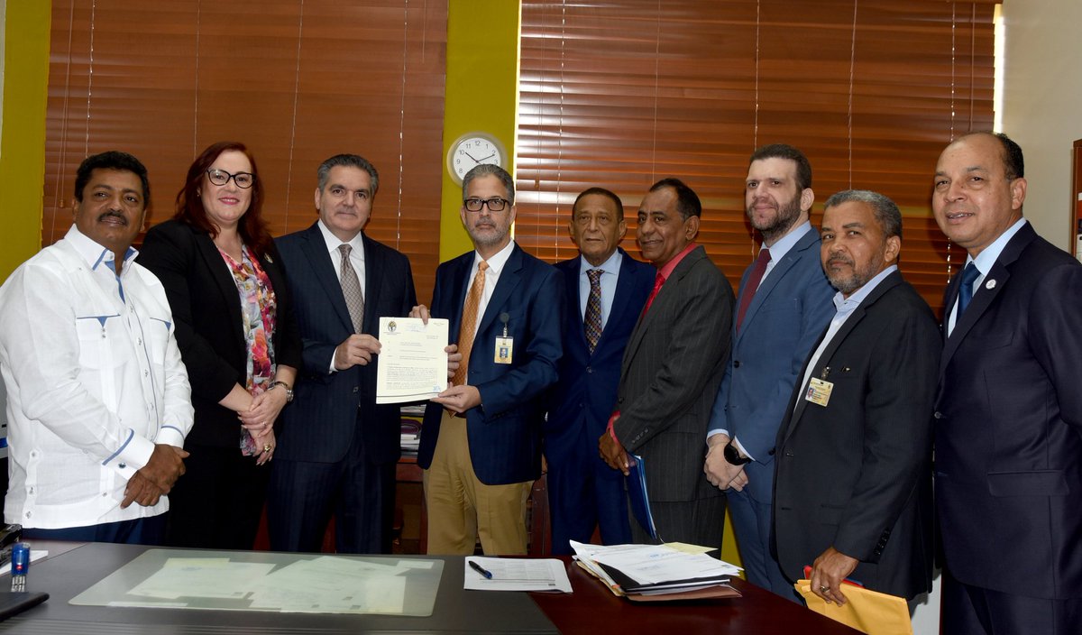 PRD presenta JCE modalidades usará para escogencia candidatos     

El Partido Revolucionario Dominicano (PRD) comunicó este jueves formalmente a la Junta Central Electoral (JCE)  las modalidades que utilizará  para la escogencia de sus candidatos a las elecciones de 2020.