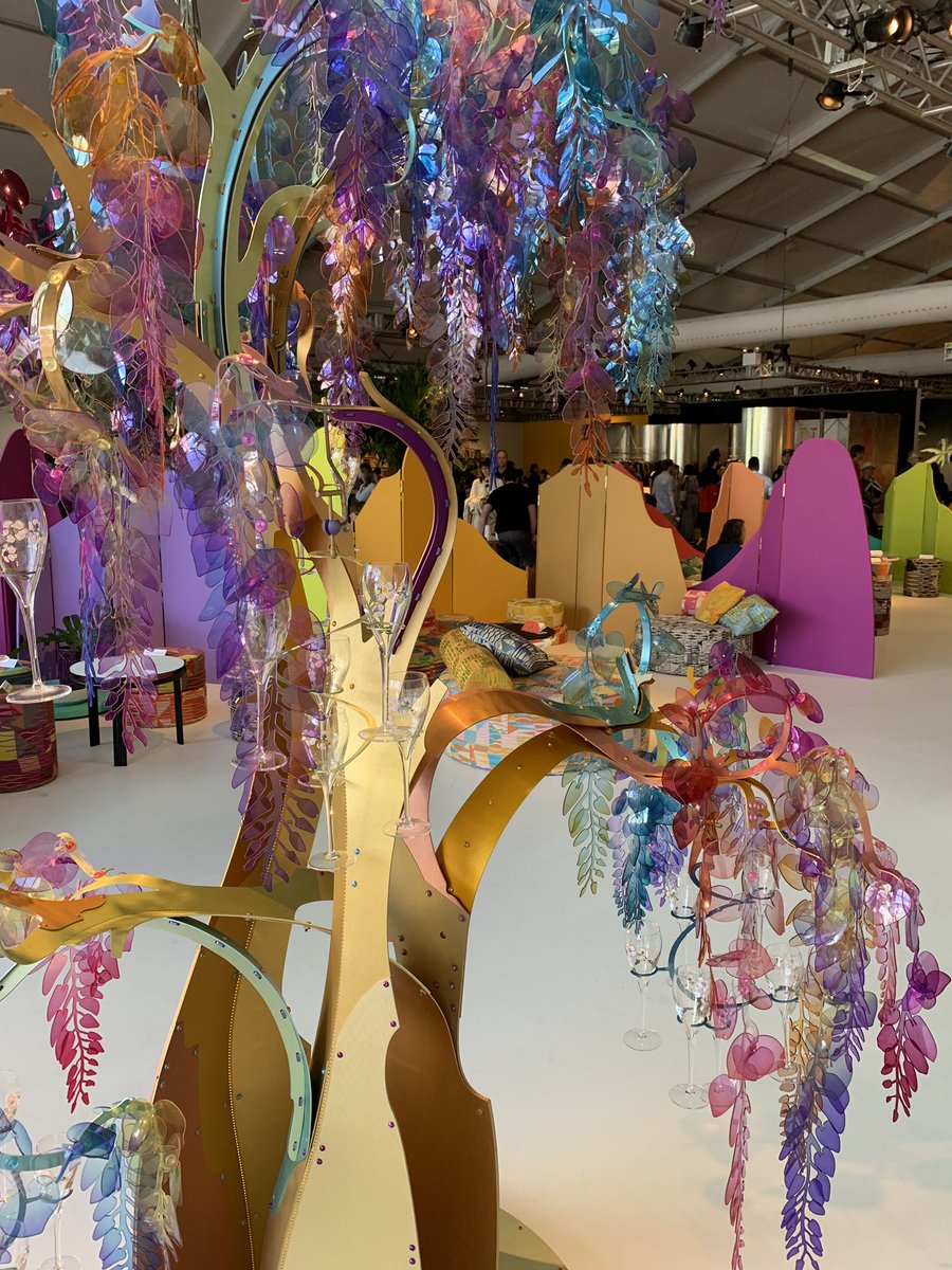 MartynWhiteLDN's tweet photo. Stopping for a gorgeous glass of Chanpagne at the impressive @perrierjouet Collectors Lounge at @DesignMiami #designmiami #designvisionary #perrierjouet #artofthewild https://t.co/jHo0C0WJbr