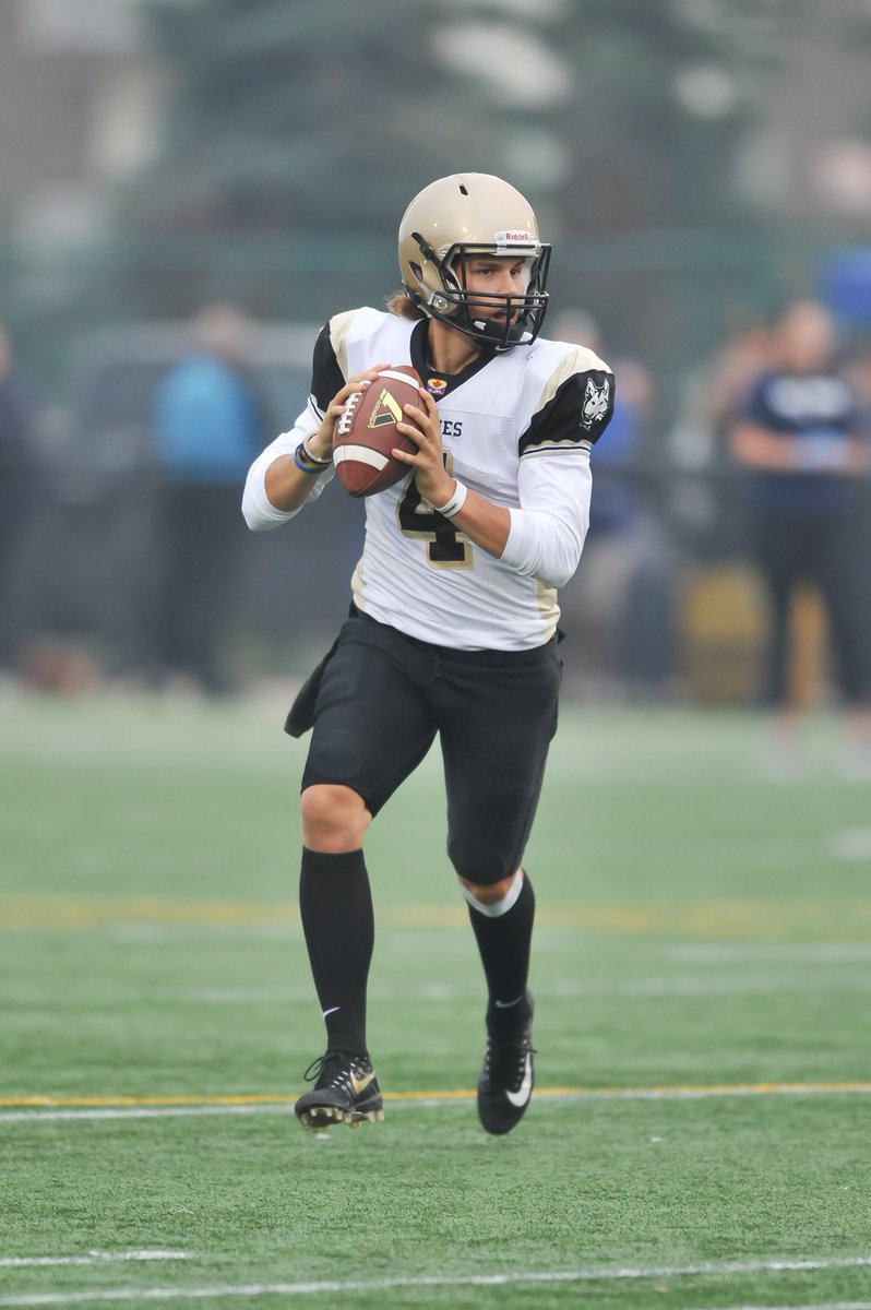CoachNill's tweet photo. #BlueChip .. highly touted Lloydminster pivot decides @ubctbirds .. @Edm_Huskies ‘s Tommy Yanchuk to bring “gun slinger” mentality to tough @CanadaWest ..
https://t.co/cWJ16rfAN1 https://t.co/FfJRR7uy72